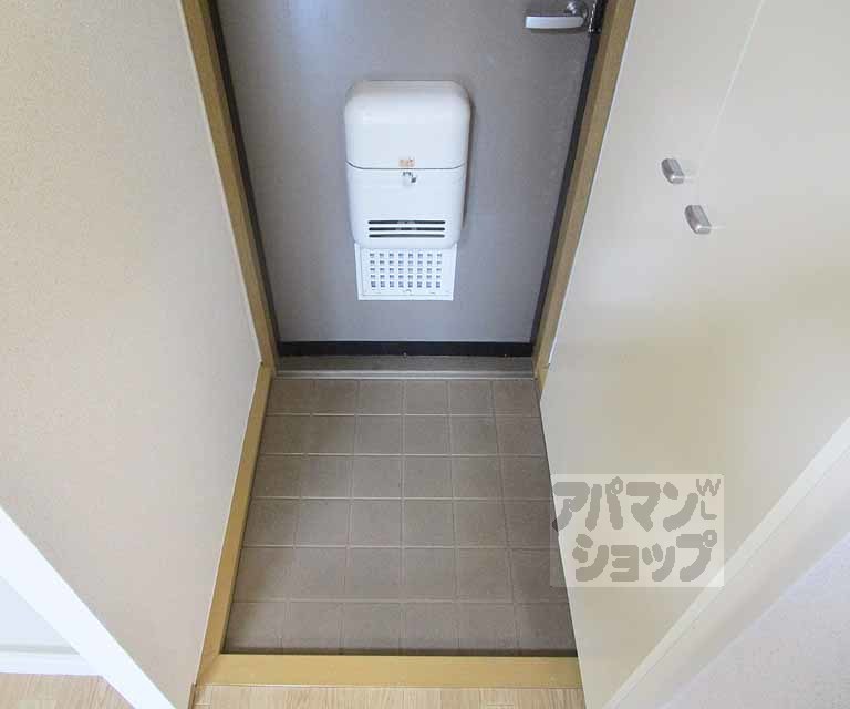 玄関　１０１号室の写真です。