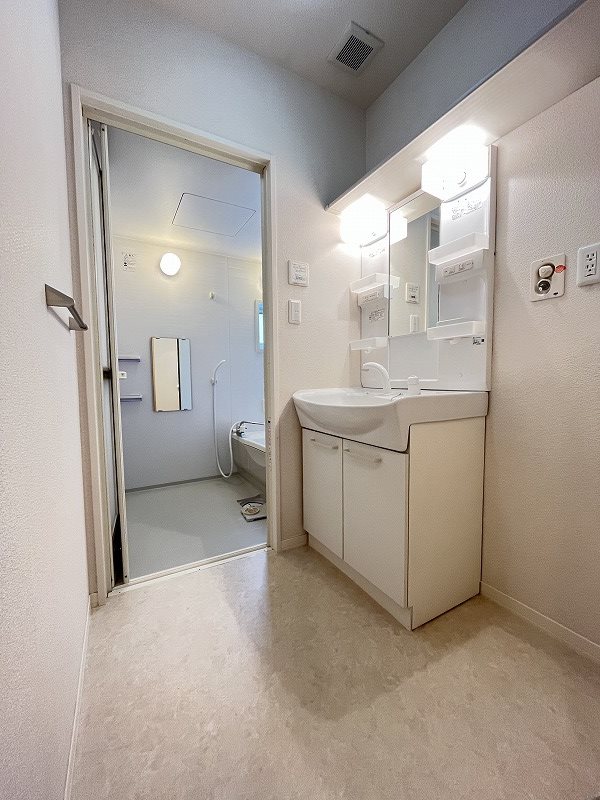 洗面設備　反転タイプ