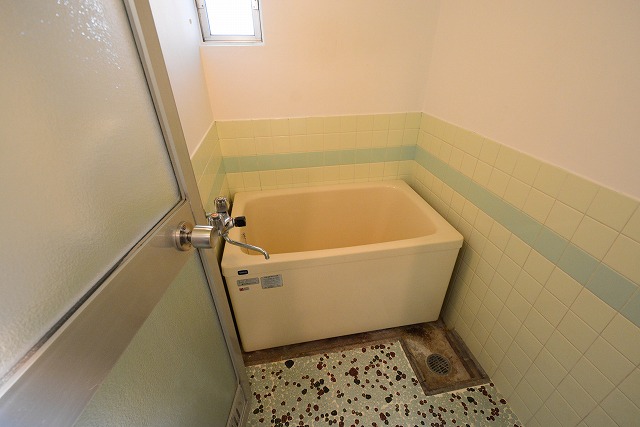 バス・シャワールーム　バストイレセパレートタイプのシンプルな浴室です！