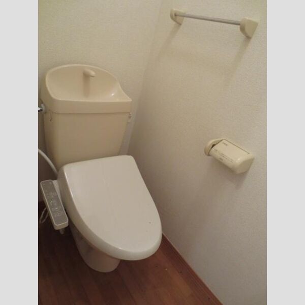 トイレ　温水洗浄便座が付いています