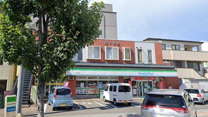 コンビニ　ファミリーマート 山梨市駅前店（コンビニ）まで572m