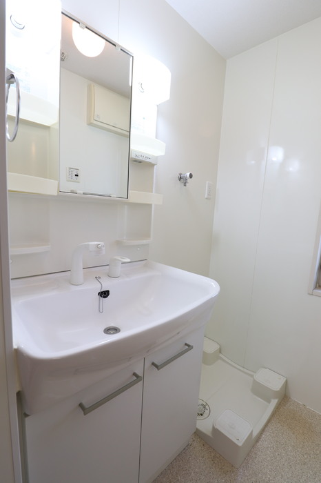 洗面設備　独立洗面化粧台付き