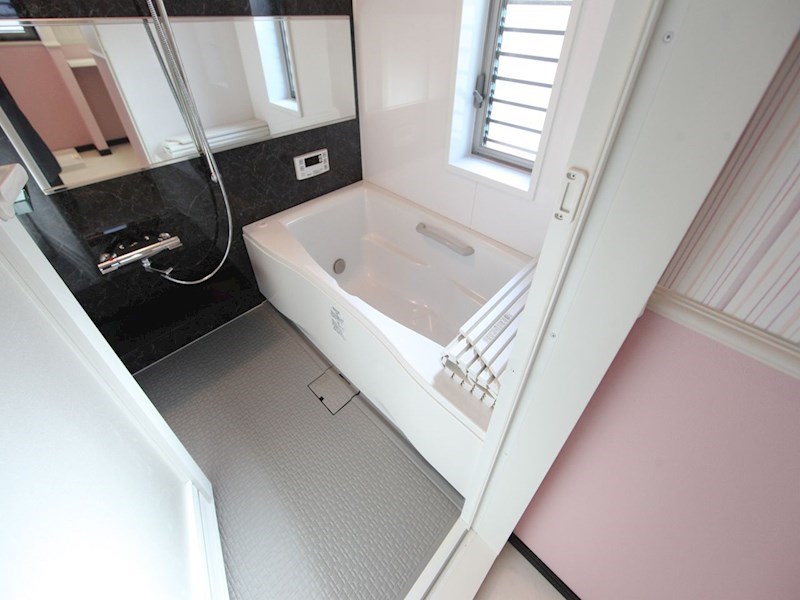 バス・シャワールーム　浴室暖房乾燥機付　追い焚き・オートバス機能付お風呂