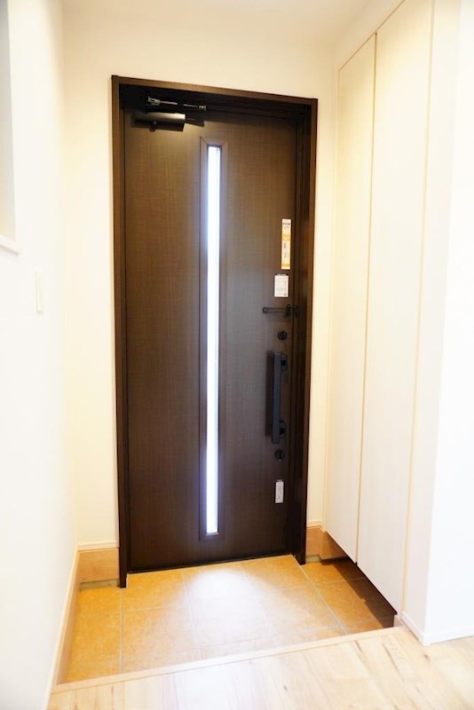 玄関　玄関収納あり