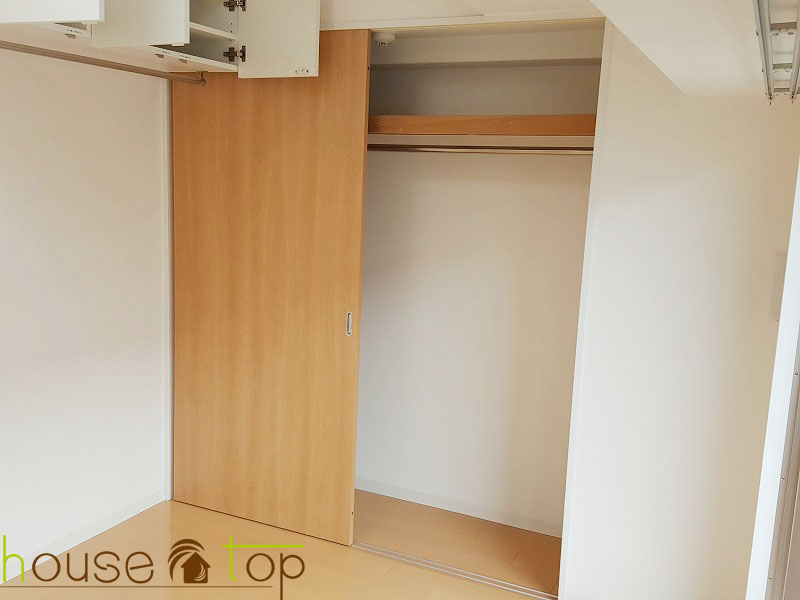 収納　ワイドなクローゼット！脚立は洋室の吊戸棚に使用出来ます♪