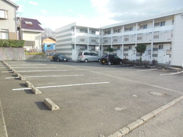 駐車場　★ゆとりのある広い駐車場です★