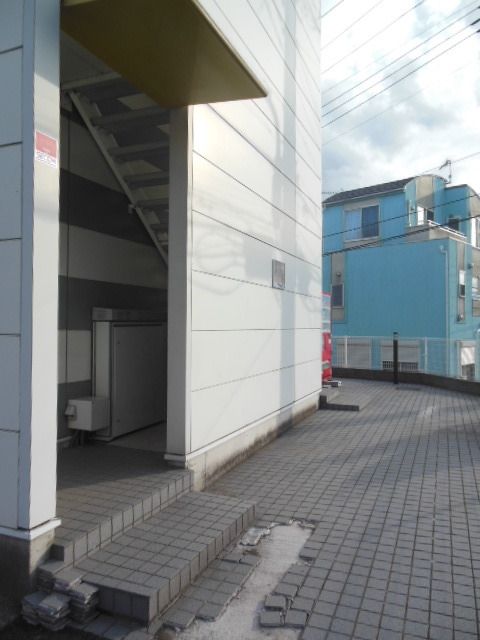 エントランス　★エントランスは駐車場横です★