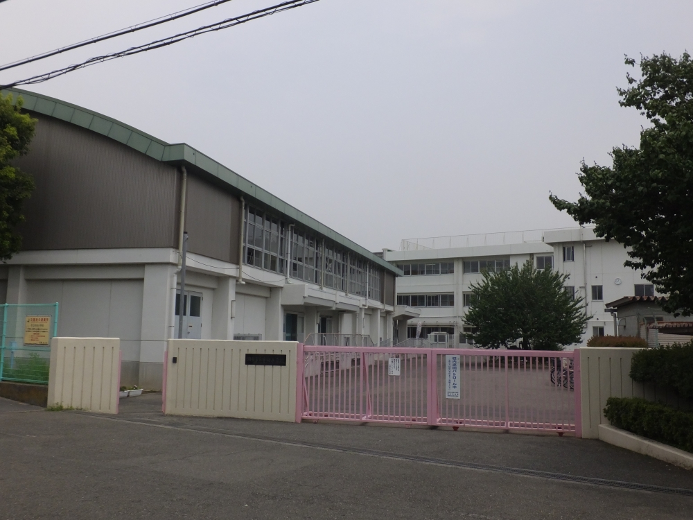 小学校　調布市立布田小学校（小学校）まで392m