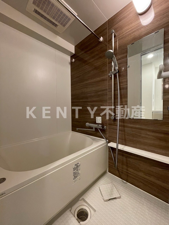 バス・シャワールーム　コンパクトで使いやすいお風呂です