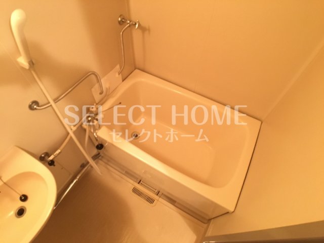 バス・シャワールーム　コンパクトで使いやすいお風呂です