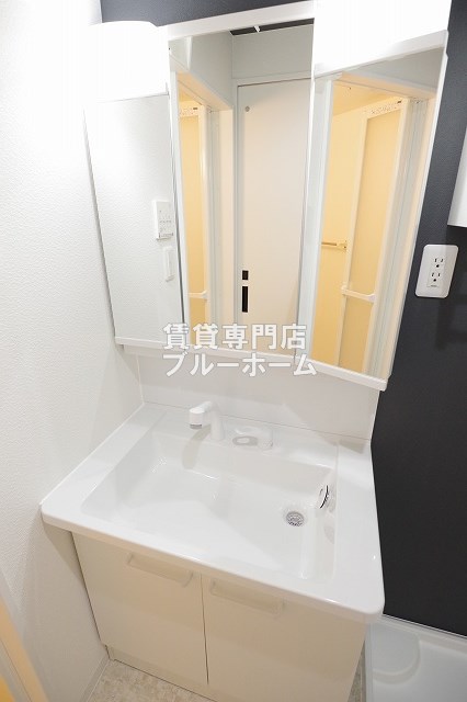 洗面設備　3面鏡のシャンプードレッサーです！