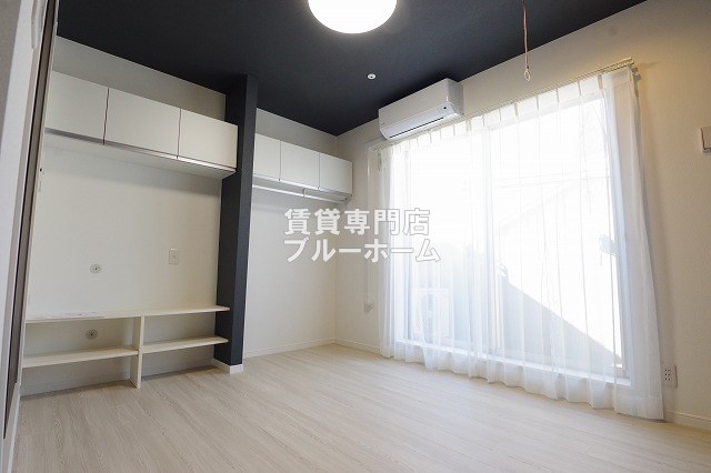 居室・リビング　6.1帖の洋室です！