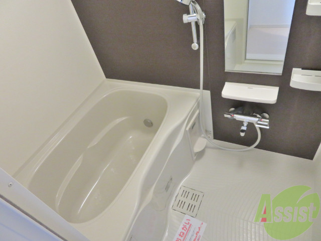 バス・シャワールーム　浴室はこちらオシャレなユニットバスになりますねー。