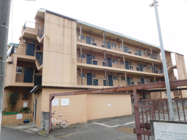 建物外観　周辺住宅街でとっても静かです