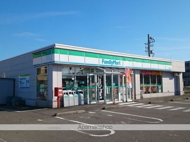 コンビニ　ファミリーマート　丸岡西里店（コンビニ）まで300m