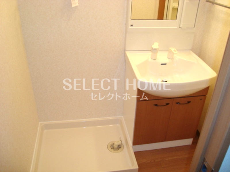 洗面設備　朝の支度にも助かる、独立の洗髪洗面化粧台