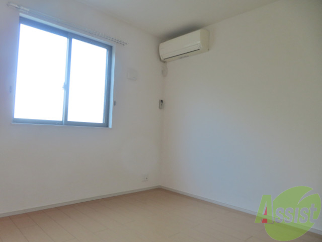 その他部屋・スペース　６．１帖の洋室です。白を基調とした壁のお部屋になっています。