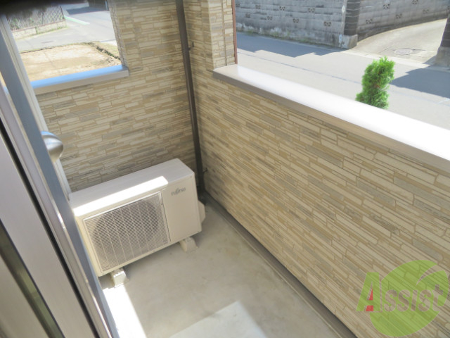 バルコニー　洗濯物やお布団も干せるくらいの広さのあるバルコニーです。