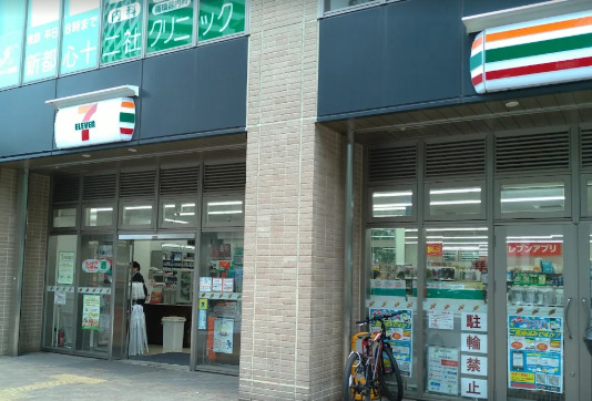 コンビニ　セブンイレブン 西新宿5丁目中央店（コンビニ）まで386m