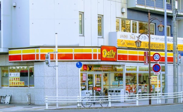 コンビニ　デイリーヤマザキ 名古屋駅西店（コンビニ）まで173m