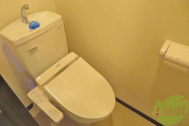 トイレ　トイレはシンプルですが清潔感もあり使い易そうです。