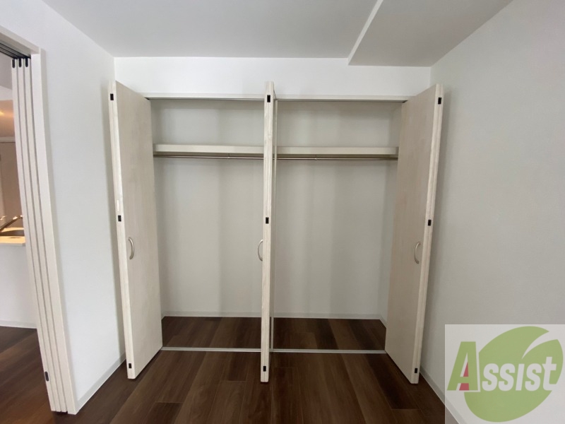 収納　クローゼットは奥行きもあり、荷物が多い方でも安心です。