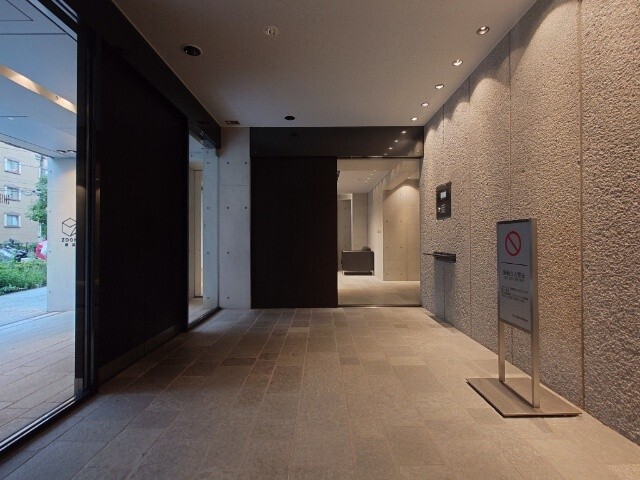 エントランス　オートロック完備