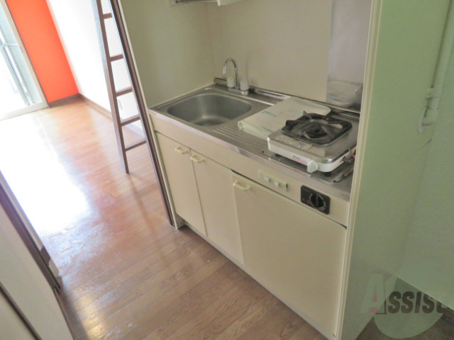 キッチン　キッチンはあまり広くはないですがひとり暮らしの手軽な感じです