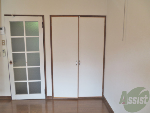 収納　こちらはお部屋にある収納、その他ロフトもあるので便利ですね