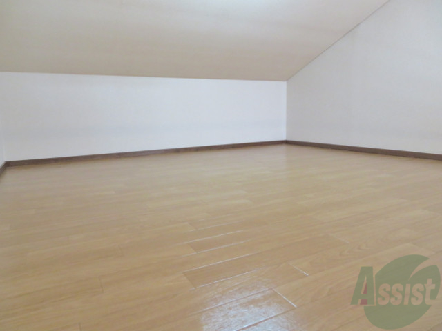 その他部屋・スペース　ロフトスペースはなかなか広めで寝室としても使えそうです