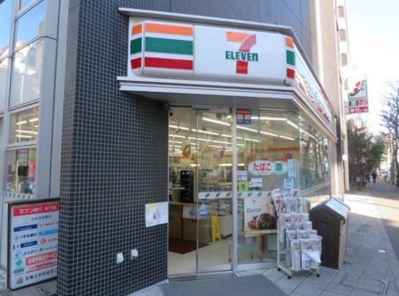 コンビニ　セブンイレブン千代田岩本町2丁目店（コンビニ）まで672m