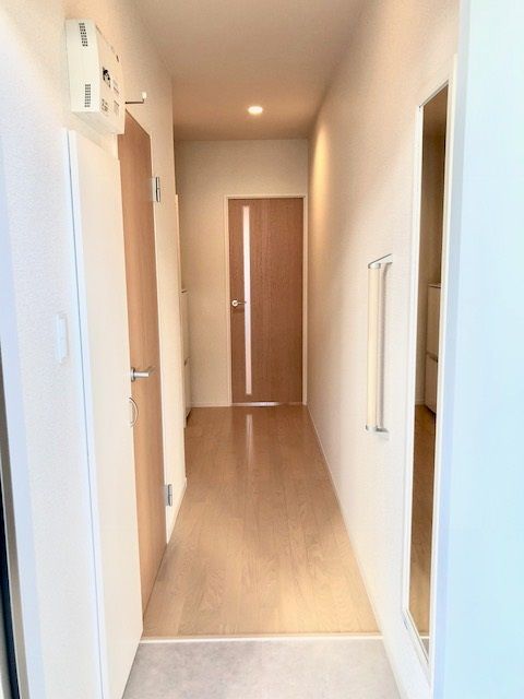 玄関　広々とした玄関と収納たっぷりのシューズボックス