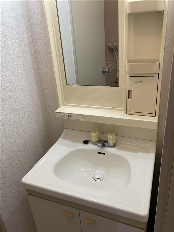 洗面設備　独立洗面台です