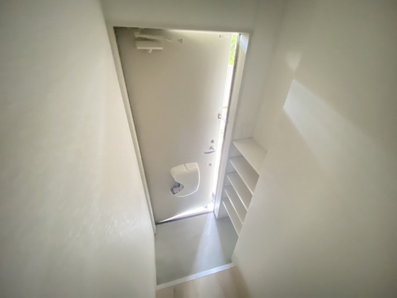 玄関　※別部屋の写真です