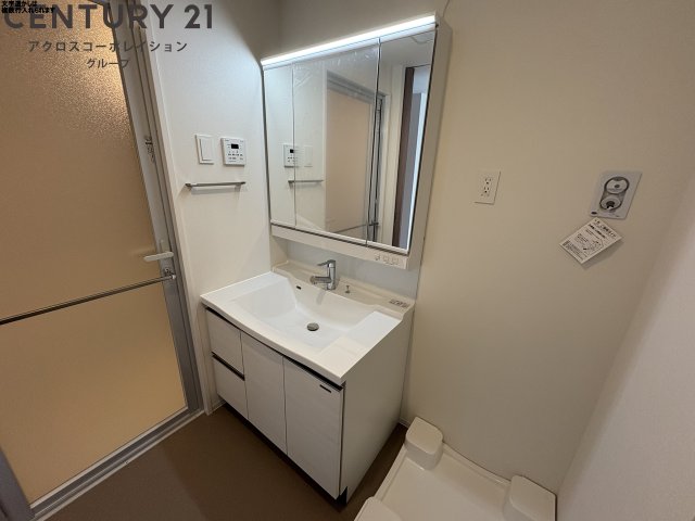 洗面設備　洗面所内に室内洗濯機置場がついてます！