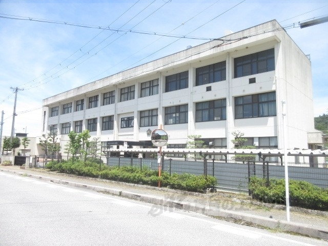 小学校　鳥居本小学校（小学校）まで350m