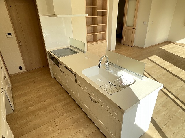 キッチン　人気の対面式キッチン　食洗機付