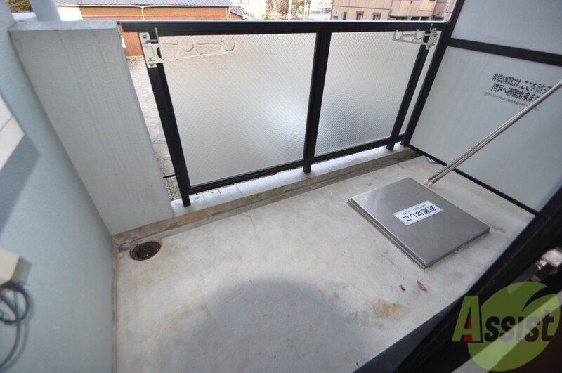 バルコニー　バルコニーは陽当たりが良く、洗濯物も気持ち良く乾きます。