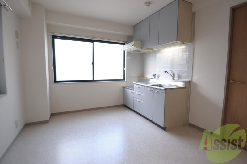 居室・リビング　明るいお部屋は風通しも良く、心地よい気分になります。