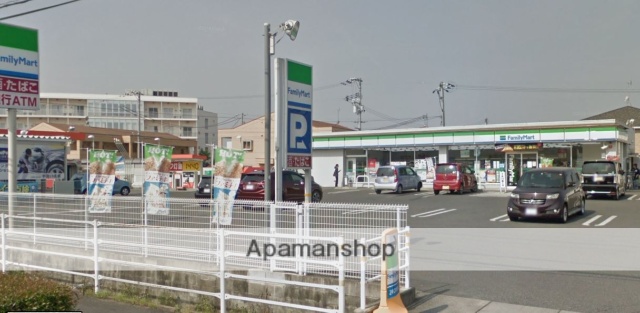 コンビニ　ファミリーマート（コンビニ）まで700m