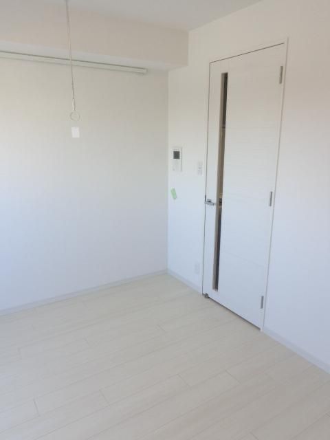 居室・リビング　明るいフローリング色