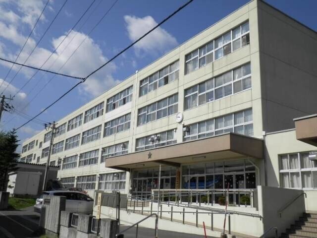 中学校　琴似中学校（中学校）まで844m