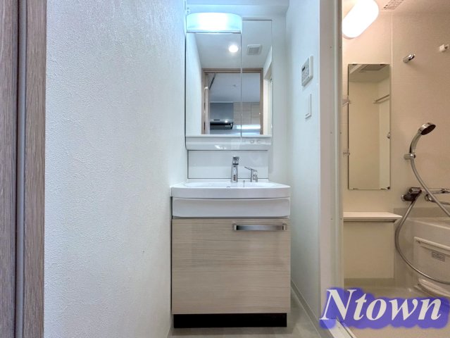 洗面設備　独立洗面化粧台付き