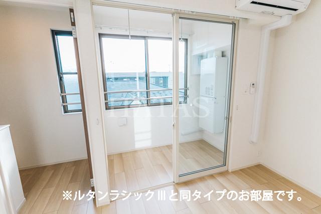 バルコニー　同型タイプのお写真です。実際の色や仕様が相違する場合がありま