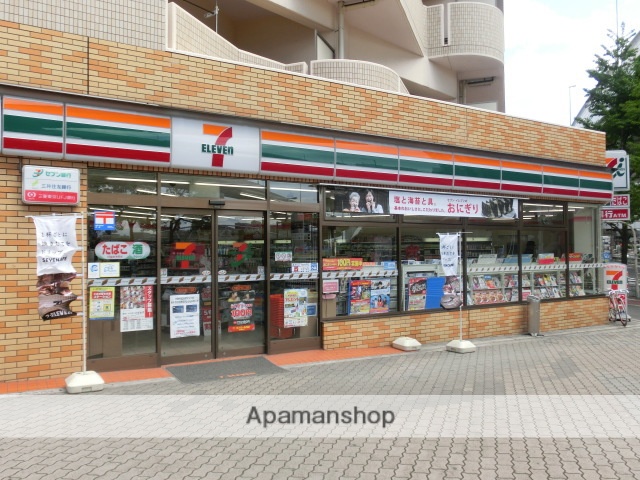 コンビニ　セブンイレブン大阪江戸堀3丁目店（コンビニ）まで584m
