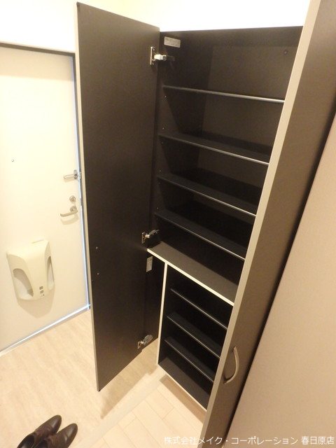 玄関　写真は同型タイプ