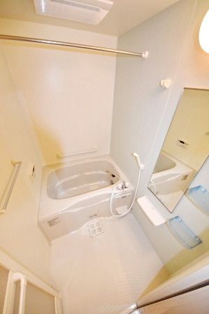 バス・シャワールーム　お洒落な外観・内観の築浅賃貸マンション