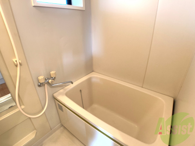 バス・シャワールーム　バスルームです。一日の疲れをこちらで癒して下さいね