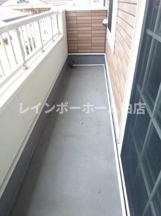 バルコニー　暖かな日差しのふりそそぐバルコニー