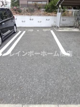 駐車場　車をお持ちの方に嬉しい駐車場付きの物件です